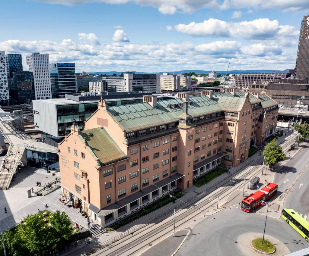 Schweigaards gate 15 ligger sentralt til, tett på Oslo S