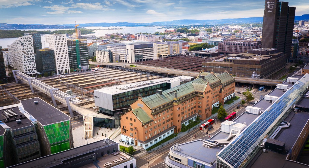 Tollgaarden har en unik beliggenhet mellom jernbanesporene til Oslo S og Schweigaards gate, med umiddelbar nærhet til Flytoget, tog, trikk, t-bane og buss. Illustrasjon: 3D Estate