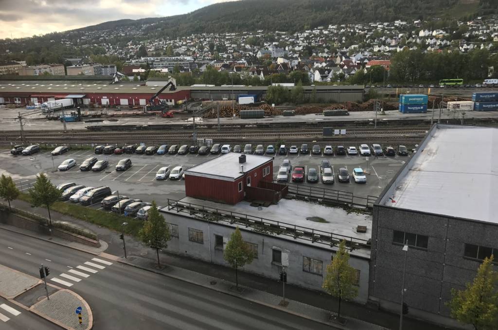 Kreftings gate 33 ligger sentralt i Drammen like ved jernbanen
