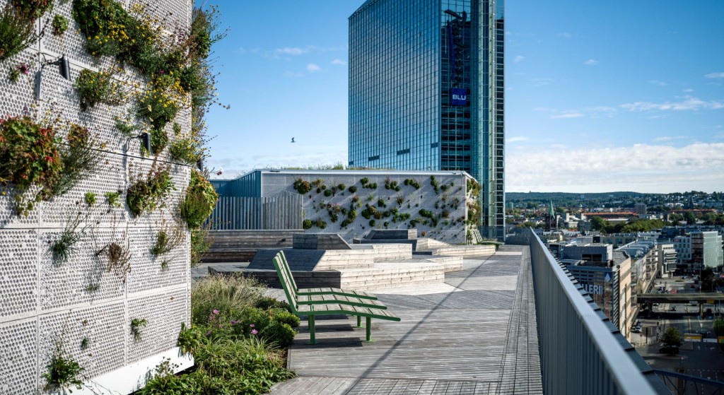 Fra takterrassen i Stenersgata 1 er det flott utsikt over Oslo sentrum